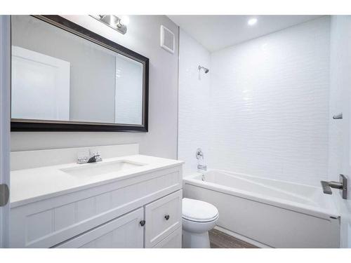 5010 54 Street, Lloydminster, AB - Indoor Photo Showing Bathroom