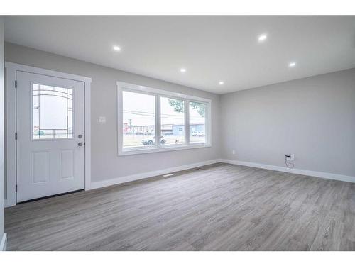 5010 54 Street, Lloydminster, AB - Indoor Photo Showing Other Room