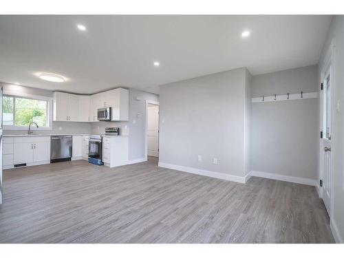 5010 54 Street, Lloydminster, AB - Indoor Photo Showing Kitchen