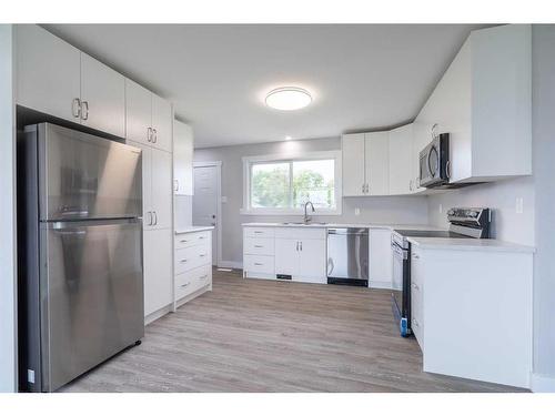 5010 54 Street, Lloydminster, AB - Indoor Photo Showing Kitchen