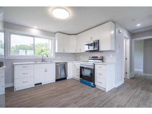 5010 54 Street, Lloydminster, AB - Indoor Photo Showing Kitchen