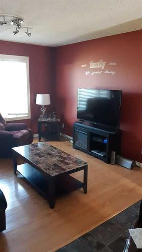 4819 3 Avenue, Chauvin, AB - Indoor Photo Showing Living Room