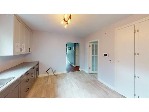 4504 49 Street, Lloydminster, SK - Indoor Photo Showing Kitchen