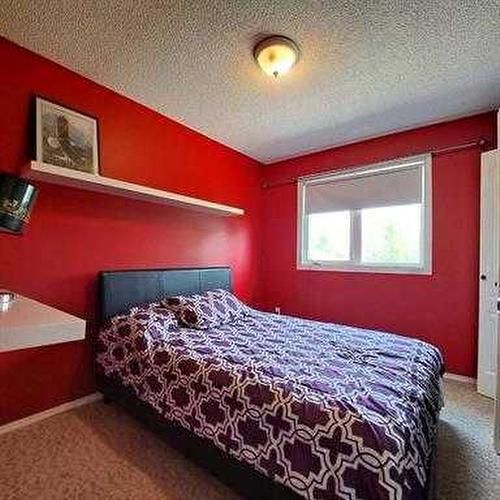 4113 52 Avenue, Lloydminster, AB - Indoor Photo Showing Bedroom