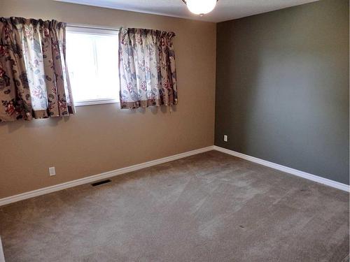 5115 51 Street, Mannville, AB - Indoor Photo Showing Other Room