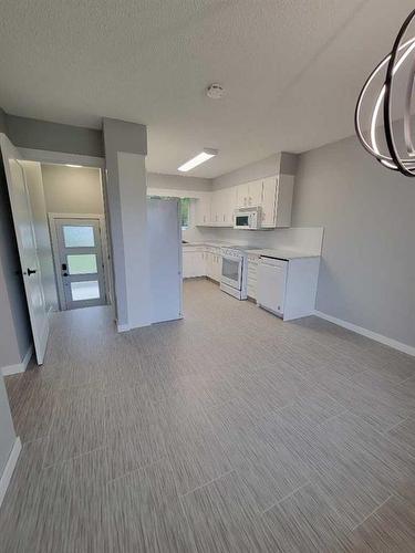 5014 Imperial Avenue, Coronation, AB - Indoor Photo Showing Kitchen