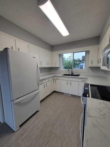 5014 Imperial Avenue, Coronation, AB - Indoor Photo Showing Kitchen