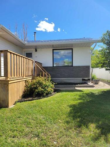 5014 Imperial Avenue, Coronation, AB - Outdoor