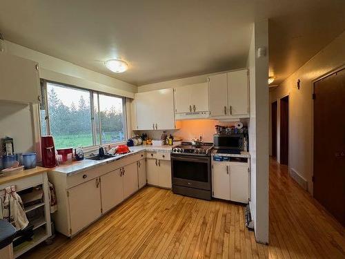 Se 8-44-1-W4, Rural Wainwright No. 61, M.D. Of, AB - Indoor Photo Showing Kitchen With Double Sink