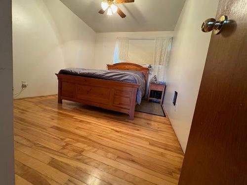 Se 8-44-1-W4, Rural Wainwright No. 61, M.D. Of, AB - Indoor Photo Showing Bedroom