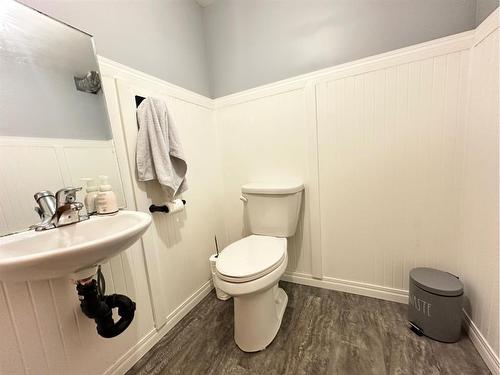 75 3 Street East, Lashburn, SK - Indoor Photo Showing Bathroom