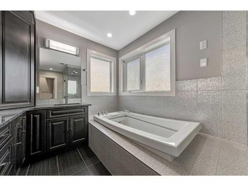 1807 59A Avenue, Lloydminster, AB - Indoor Photo Showing Bathroom