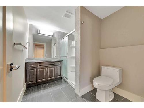 1807 59A Avenue, Lloydminster, AB - Indoor Photo Showing Bathroom