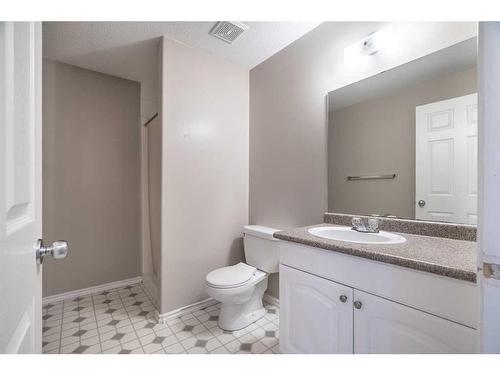 6608 39 Street, Lloydminster, AB - Indoor Photo Showing Bathroom