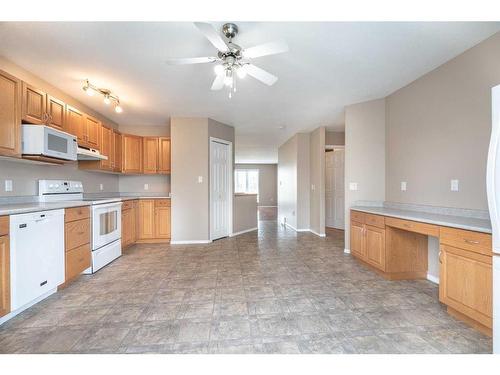 6608 39 Street, Lloydminster, AB - Indoor Photo Showing Kitchen