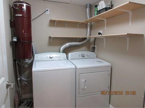 102-4102 69 Avenue, Lloydminster, AB - Indoor Photo Showing Laundry Room