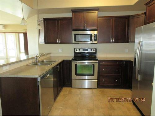 102-4102 69 Avenue, Lloydminster, AB - Indoor Photo Showing Kitchen With Double Sink