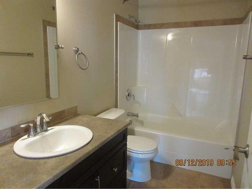 102-4102 69 Avenue, Lloydminster, AB - Indoor Photo Showing Bathroom