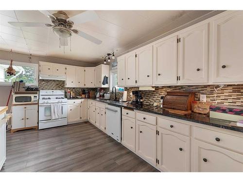 1-51119 Rge Rd 3272, Lloydminster, SK - Indoor Photo Showing Kitchen