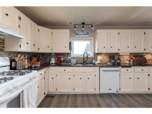 1-51119 Rge Rd 3272, Lloydminster, SK - Indoor Photo Showing Kitchen With Double Sink