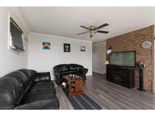 1-51119 Rge Rd 3272, Lloydminster, SK - Indoor Photo Showing Living Room