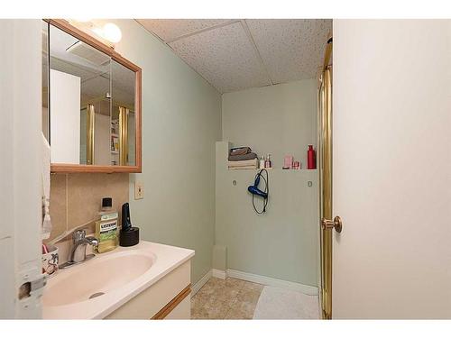 405 Main Street, Maidstone, SK - Indoor Photo Showing Bathroom