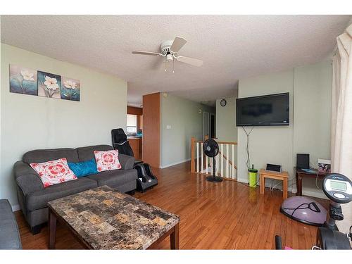 405 Main Street, Maidstone, SK - Indoor Photo Showing Living Room