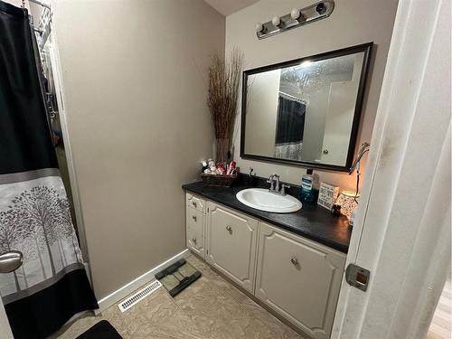 5112 54 Street, Mannville, AB - Indoor Photo Showing Bathroom