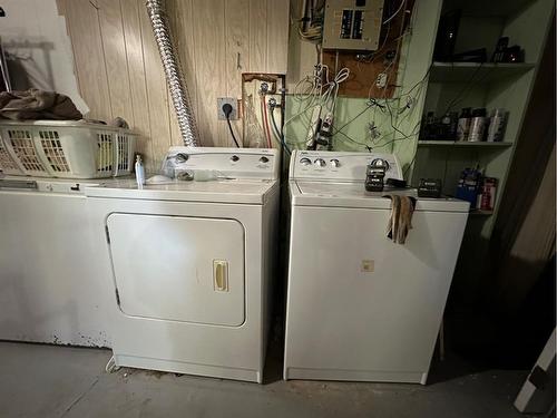 5112 54 Street, Mannville, AB - Indoor Photo Showing Laundry Room