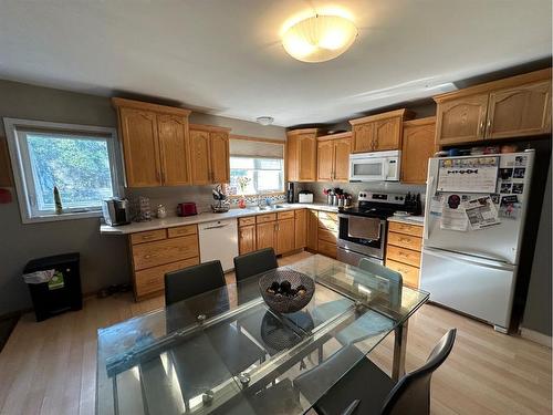 5112 54 Street, Mannville, AB - Indoor Photo Showing Kitchen