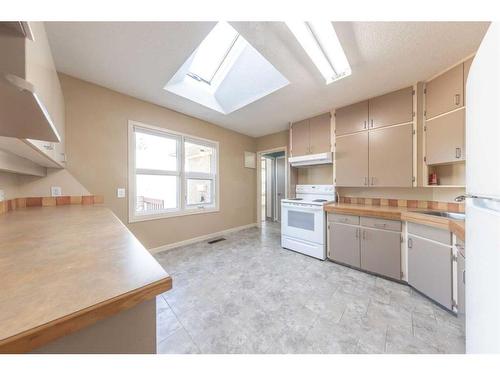 5203 46 Street, Lloydminster, AB - Indoor Photo Showing Kitchen