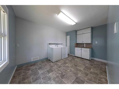 5203 46 Street, Lloydminster, AB - Indoor Photo Showing Laundry Room