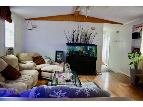 112 1St Avenue East, Neilburg, SK - Indoor Photo Showing Living Room