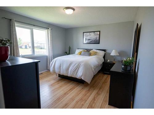 1137 24 Street, Wainwright, AB - Indoor Photo Showing Bedroom