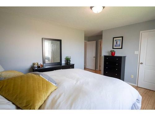 1137 24 Street, Wainwright, AB - Indoor Photo Showing Bedroom