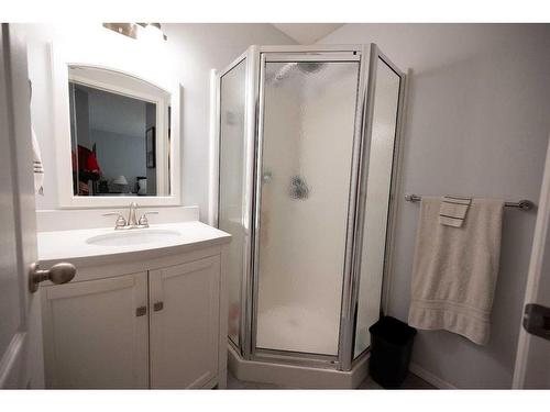 1137 24 Street, Wainwright, AB - Indoor Photo Showing Bathroom