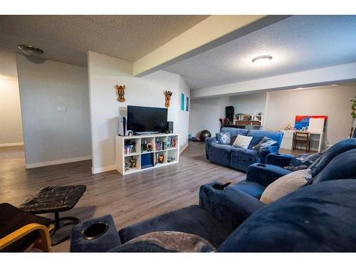 1137 24 Street, Wainwright, AB - Indoor Photo Showing Living Room