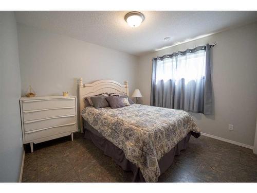 1137 24 Street, Wainwright, AB - Indoor Photo Showing Bedroom