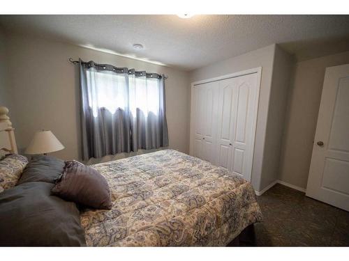 1137 24 Street, Wainwright, AB - Indoor Photo Showing Bedroom