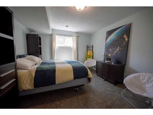 1137 24 Street, Wainwright, AB - Indoor Photo Showing Bedroom