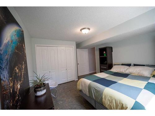 1137 24 Street, Wainwright, AB - Indoor Photo Showing Bedroom