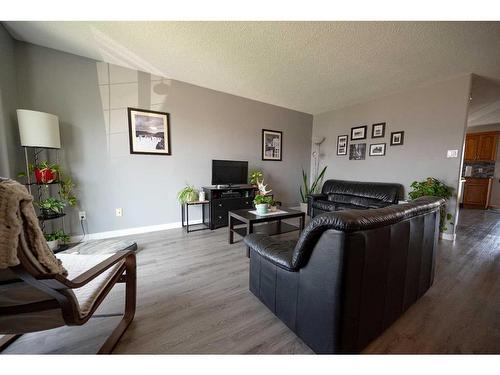 1137 24 Street, Wainwright, AB - Indoor Photo Showing Living Room