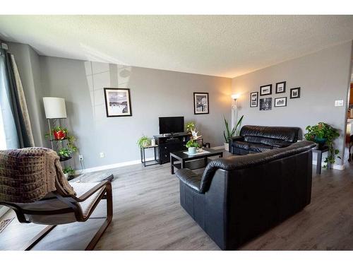 1137 24 Street, Wainwright, AB - Indoor Photo Showing Living Room