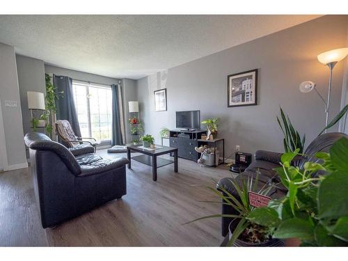 1137 24 Street, Wainwright, AB - Indoor Photo Showing Living Room