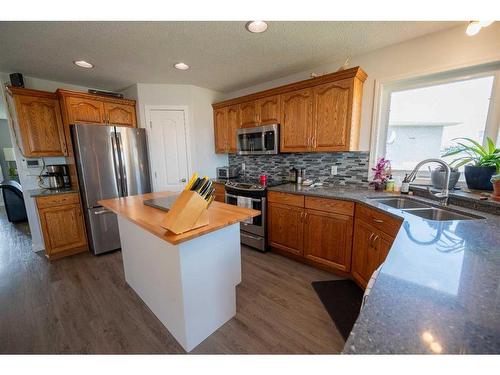 1137 24 Street, Wainwright, AB - Indoor Photo Showing Kitchen With Double Sink