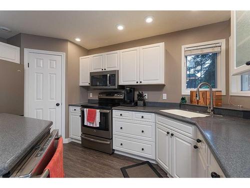 2606 51 Avenue, Lloydminster, AB - Indoor Photo Showing Kitchen