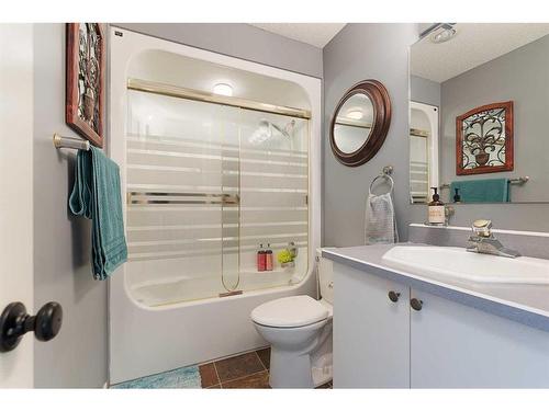 2606 51 Avenue, Lloydminster, AB - Indoor Photo Showing Bathroom