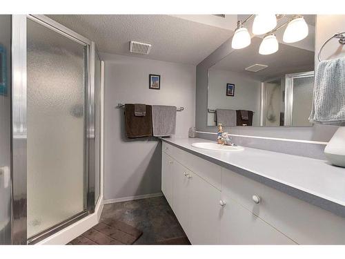 2606 51 Avenue, Lloydminster, AB - Indoor Photo Showing Bathroom