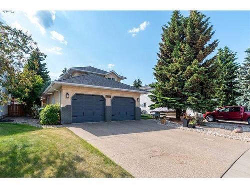 2606 51 Avenue, Lloydminster, AB - Outdoor