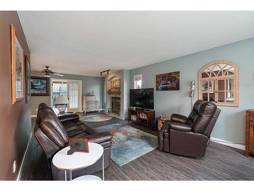 2606 51 Avenue, Lloydminster, AB - Indoor Photo Showing Living Room